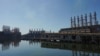 Planta eléctrica flotante en la bahía de La Habana, Cuba, 17 de febrero de 2023. REUTERS/Alexandre Meneghini