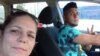 El inmigrante Lisvan Isidron junto a su madre Mirielzi Cabrera en Miami. Este miércoles fue detenido y puede ser deportado a Cuba.