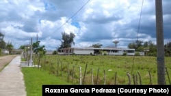 Al fondo, la prisión de Agüica, en Colón, Matanzas.