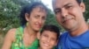 Yuneisy Santana junto a su esposo, el preso político Samuel Pupo Martínez, y el hijo de ambos. (Foto: Facebook/Yuneisy Santana González)
