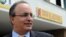 Frank Mora, cuando era subsecretario de Defensa Adjunto para Asuntos del Hemisferio Occidental, en 2010, en Medellín, Colombia. (RAUL ARBOLEDA / AFP).