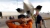 Una deportación aérea ejecutada por ICE. (Foto: Archivo REUTERS/Carlos Barria)