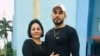 Ángel Jesús Véliz Marcano, junto a su madre. (Foto: Facebook/Ailex Marcano)