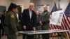 El presidente Joe Biden visita las autoridades fronterizas en Brownsville, Texas, el 29 de febrero de 2024. (AFP/Jim Watson).