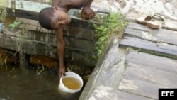 Evite sacar agua de un pozo, tras el paso de una tormenta, porque podría estar contaminado.