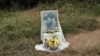 Vista de un pequeño altar en las afueras del pueblo de Jatibonico, en la provincia de Sancti Spiritus (Cuba).