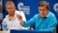 Pablo Beltrán (derecha) y Aureliano Carbonell durant euna rueda de prensa en La Habana en agosto de 2018.