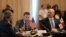 El secretario interino de Seguridad Nacional Kevin McAleenan y el ministro de Seguridad de Panamá Rolando Mirones en la reunión con ministros centroamericanos.