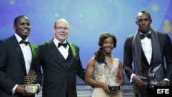 Shelly-Ann Fraser-Pryce (2-R) y Usain Bolt (R)