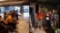 Cubanos varados en el aeropuerto internacional de Moscú, Vnukovo, Rusia. (Captura de video/Facebook)