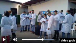 Médicos cubanos premiados en Venezuela.