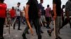 Jóvenes cubanos reclutados para reprimir a los manifestantes.